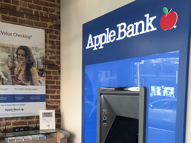 apple bank cedarhurst